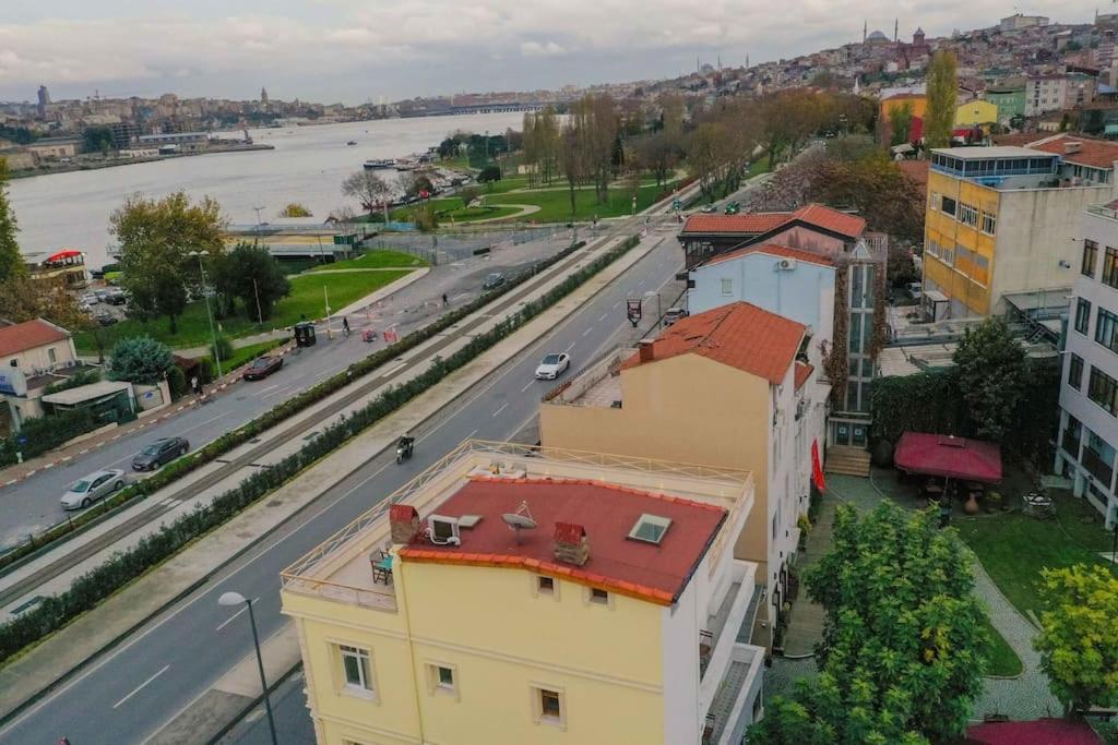 Waterfront Apartment By The Tram - Terrace With Dome & Golden Horn View In Fatih Istanbul Eksteriør bilde