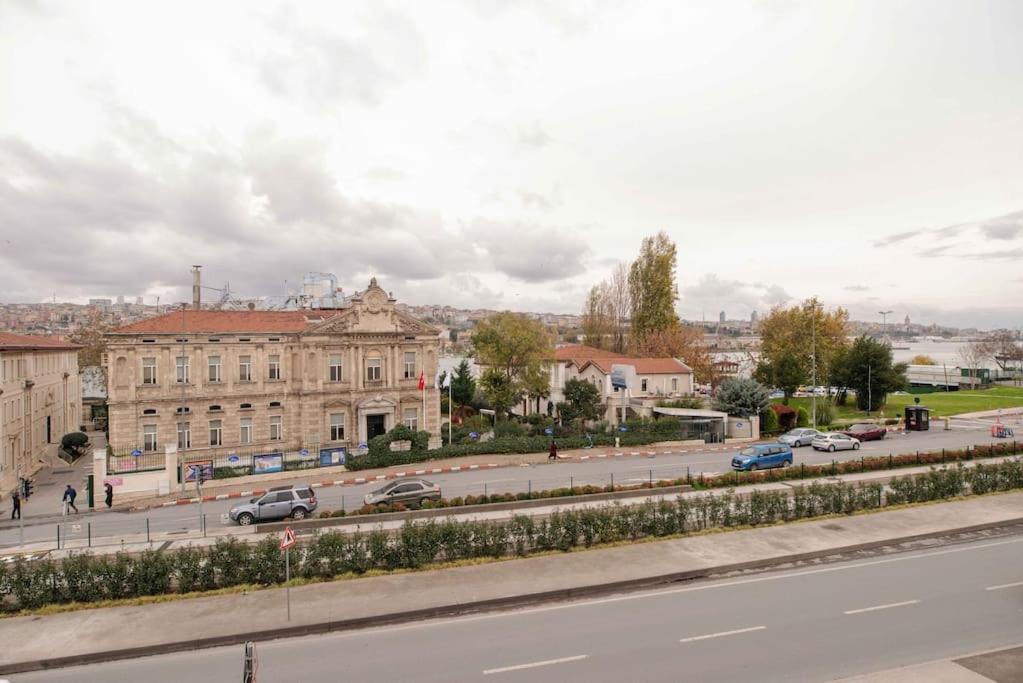 Waterfront Apartment By The Tram - Terrace With Dome & Golden Horn View In Fatih Istanbul Eksteriør bilde