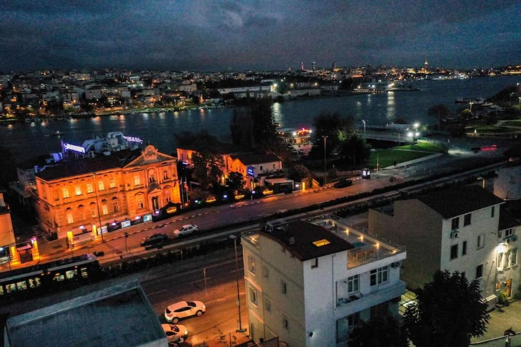 Waterfront Apartment By The Tram - Terrace With Dome & Golden Horn View In Fatih Istanbul Eksteriør bilde