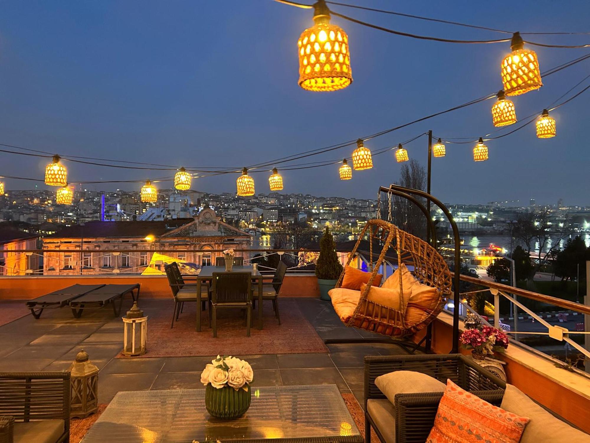 Waterfront Apartment By The Tram - Terrace With Dome & Golden Horn View In Fatih Istanbul Eksteriør bilde
