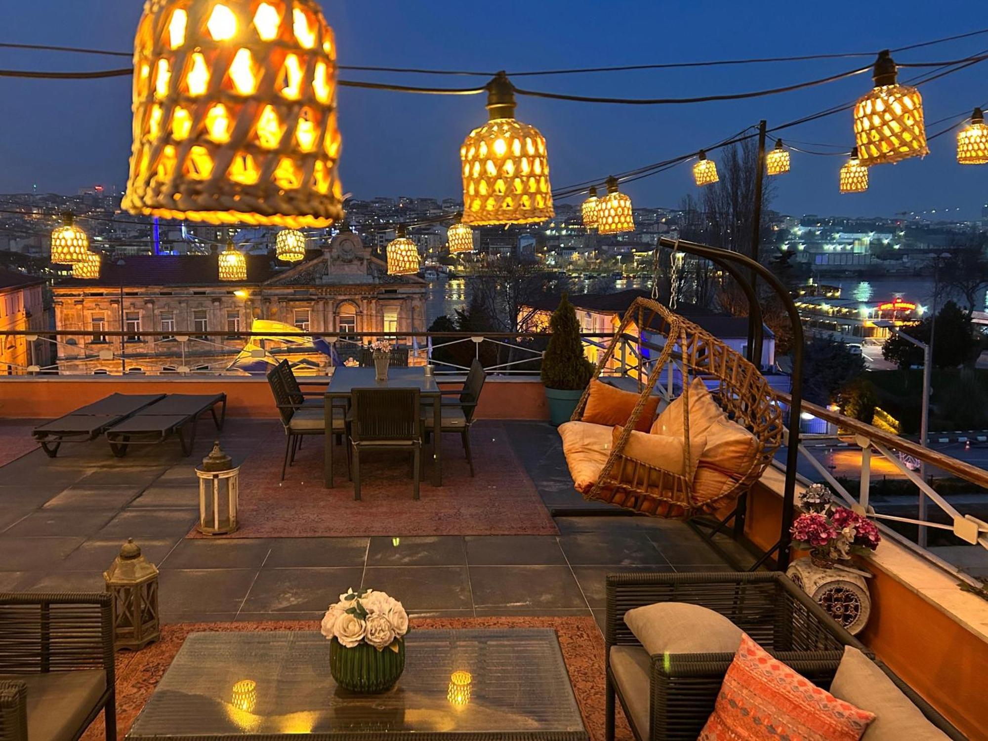 Waterfront Apartment By The Tram - Terrace With Dome & Golden Horn View In Fatih Istanbul Eksteriør bilde