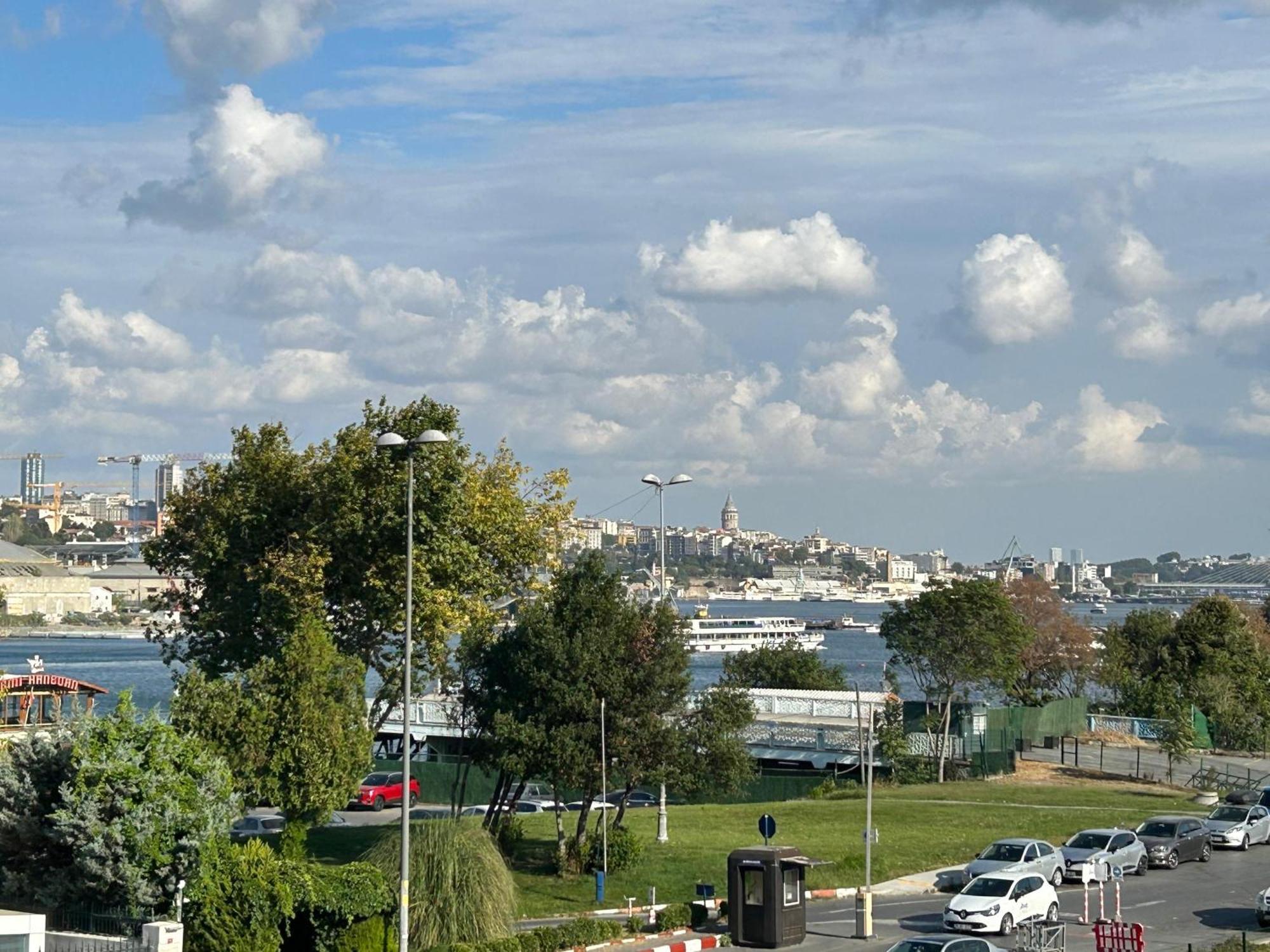 Waterfront Apartment By The Tram - Terrace With Dome & Golden Horn View In Fatih Istanbul Eksteriør bilde
